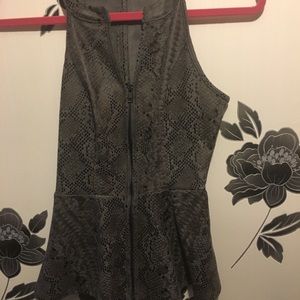 Guess leatherette /suede top xs